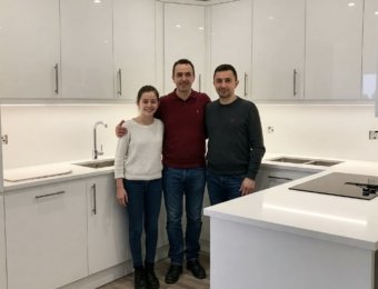 функциональная встроенная кухня в нише