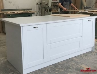 кухонный остров с выдвижными ящиками