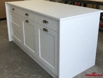 островная кухня из дерева