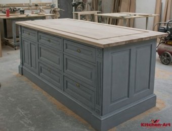 кухонный остров из массива ольхи на заказ
