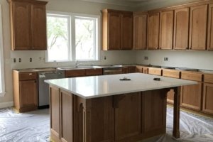 замена кухонной старой столешницы на кварцевую