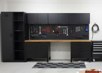 Інструментальна шафа металева