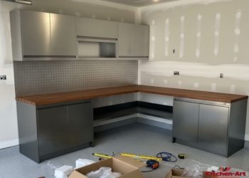 Инструментальный шкаф металлический