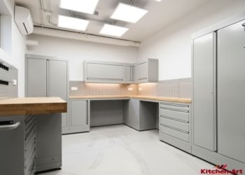 Перфорированная панель для гаража