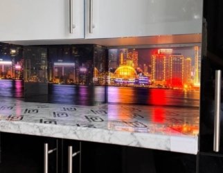 широкоформатный стеклянный фартук