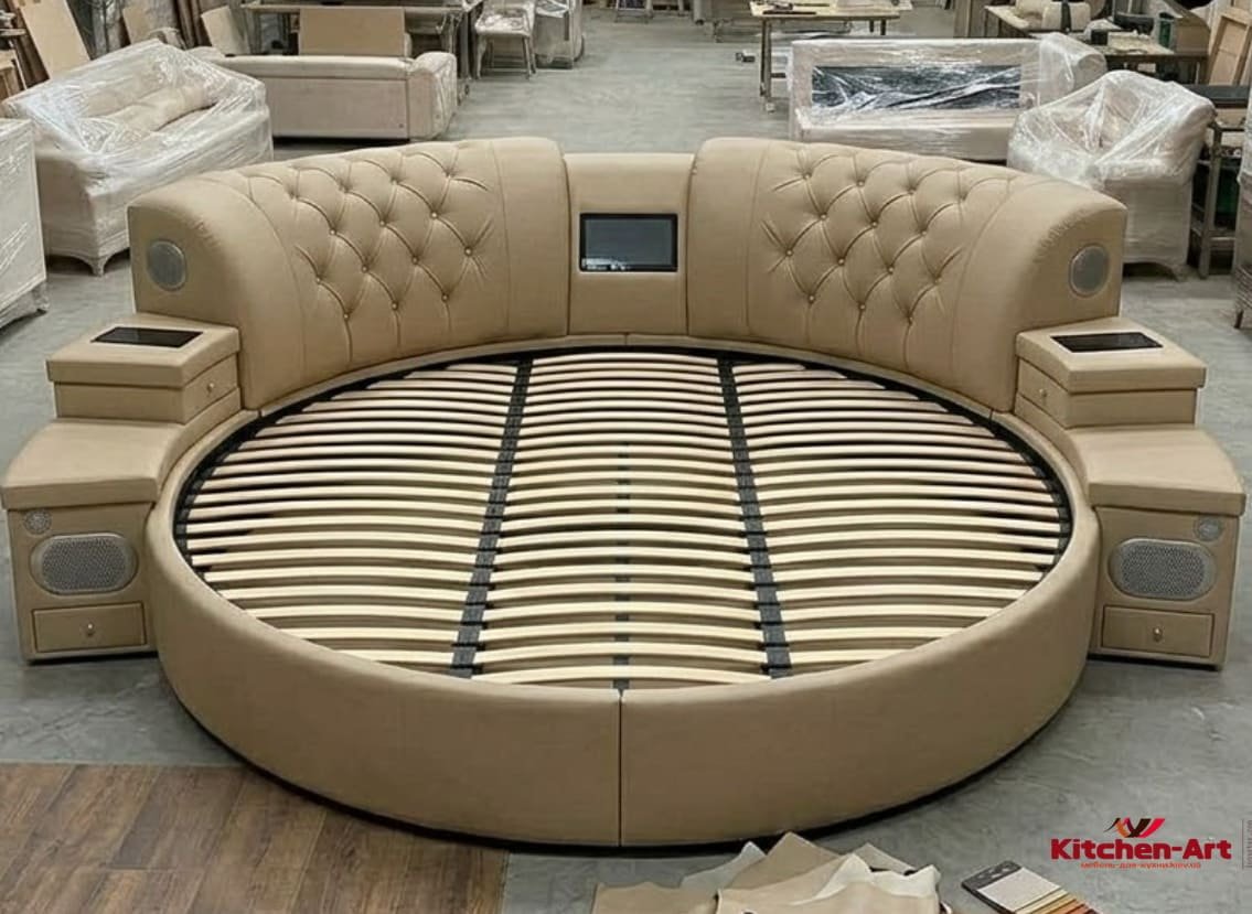 Премиальный диван в интерьере дома