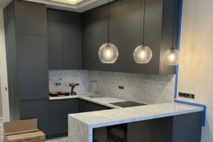 маленькая встроенная кухня