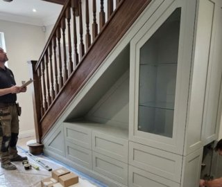 обувница под лестницей