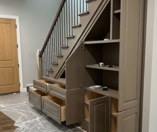 скрытые шкафы под лестницей