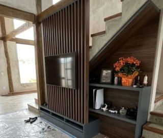 кухонный гарнитур под лестницей