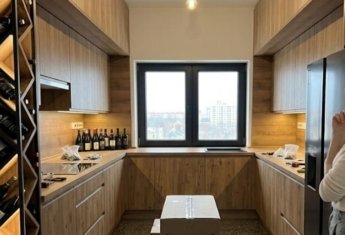 проект прямой кухни с барной стойкой