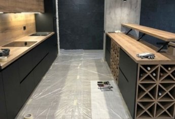 интерьер кухни с параллельным расположением мебели