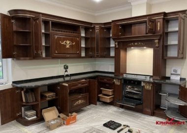 прямая кухня из натурального дерева