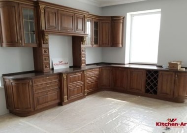 встроенная деревянная кухня в частный дом
