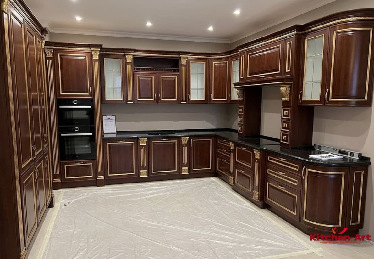 Светлая кухня из массива дерева в Киеве