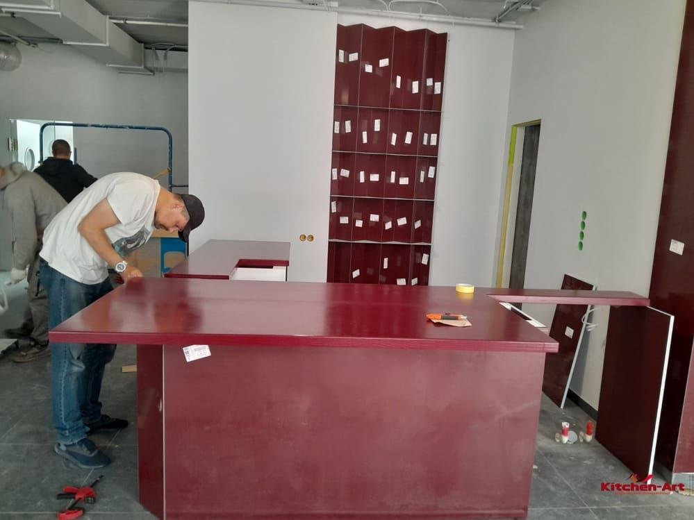 Компактна барна стійка для кухні на замовлення від виробника