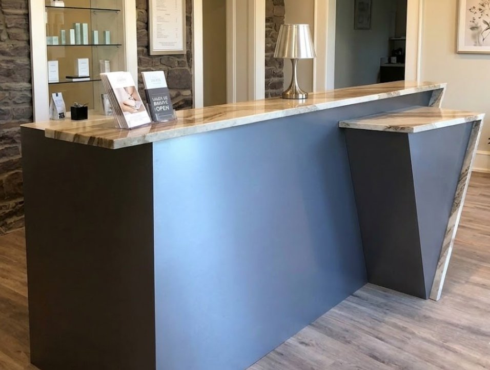 Ексклюзивна барна стійка з масиву дерева за індивідуальним проєктом